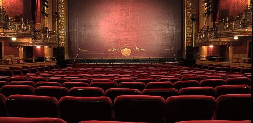 Świat jest teatrem… Aktorami ludzie, czyli o iluzji teatralnej